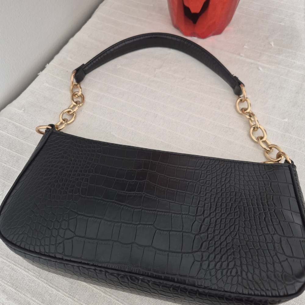 New Look Black Croc-Embossed Shoulder Bag with Gold Chain